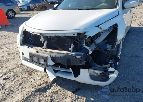 2015 Nissan Altima 2.5 S z USA, uszkodzony, nr VIN 1N4AL3AP1FC454859